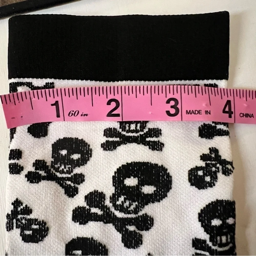 3/$25 🍄 Skull and Crossbones Kids Knee High Compression Sock Halloween Size S/M